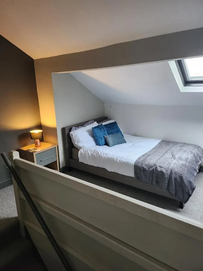 Wonderful, Woodville, Comfortable, Budget, Friendly Accommodation Leeds  Guest house